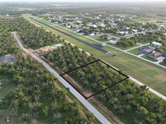 919 E Landings Drive, Granbury, TX 76049