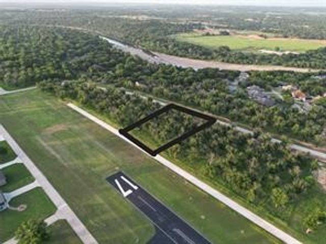 919 E Landings Drive, Granbury, TX 76049