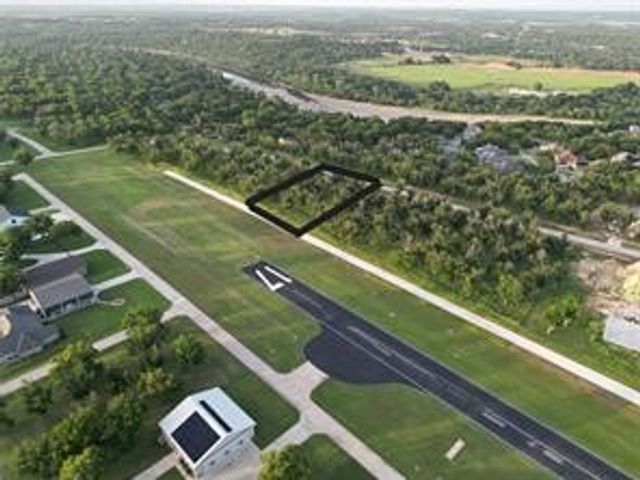 919 E Landings Drive, Granbury, TX 76049