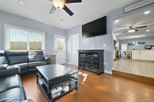 194 Oakdale Bohemia Road, Bohemia, NY 11716