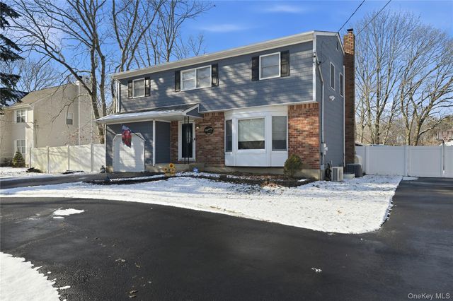 194 Oakdale Bohemia Road, Bohemia, NY 11716