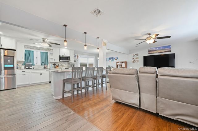 194 Oakdale Bohemia Road, Bohemia, NY 11716