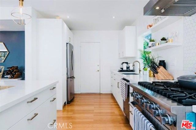 4944 Don Pio Drive, Woodland Hills (los Angeles), CA 91364