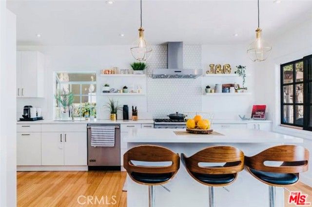 4944 Don Pio Drive, Woodland Hills (los Angeles), CA 91364