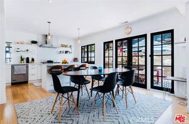 4944 Don Pio Drive, Woodland Hills (los Angeles), CA 91364