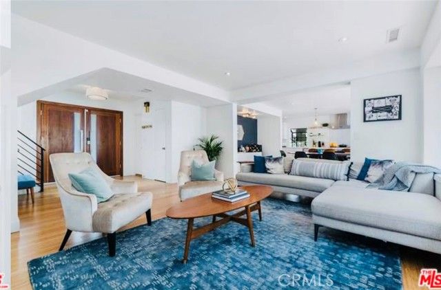 4944 Don Pio Drive, Woodland Hills (los Angeles), CA 91364