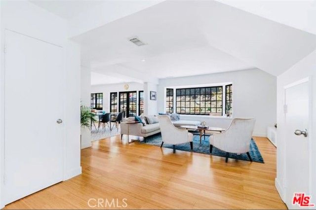 4944 Don Pio Drive, Woodland Hills (los Angeles), CA 91364