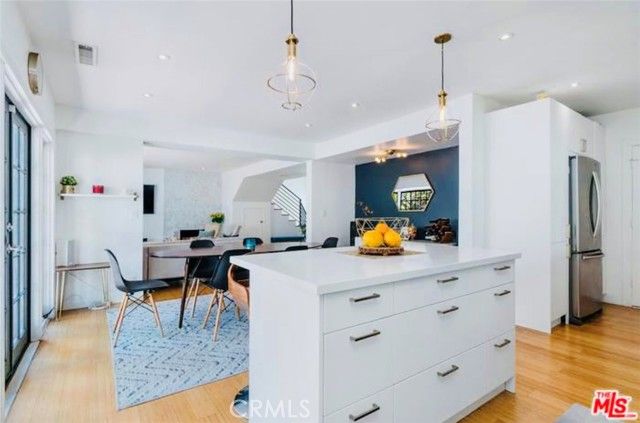 4944 Don Pio Drive, Woodland Hills (los Angeles), CA 91364