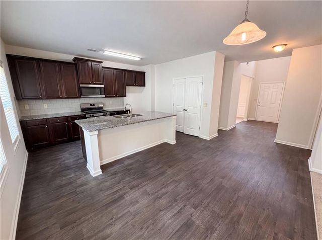 821 Walnut Woods Drive, Braselton, GA 30517