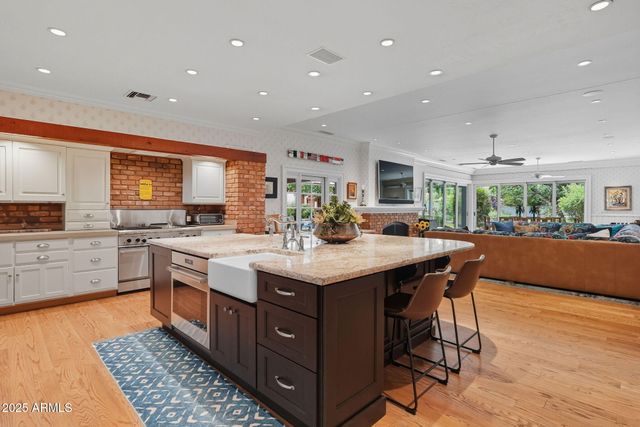 1001 E CAROLINE Lane, Tempe, AZ 85284