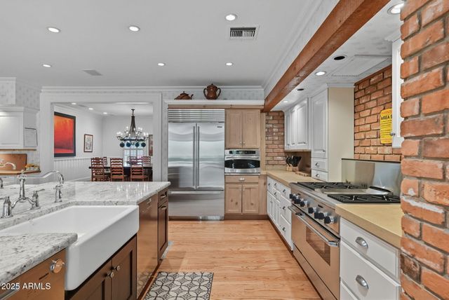 1001 E CAROLINE Lane, Tempe, AZ 85284