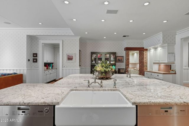 1001 E CAROLINE Lane, Tempe, AZ 85284