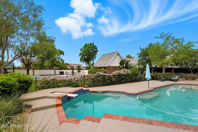 1001 E CAROLINE Lane, Tempe, AZ 85284