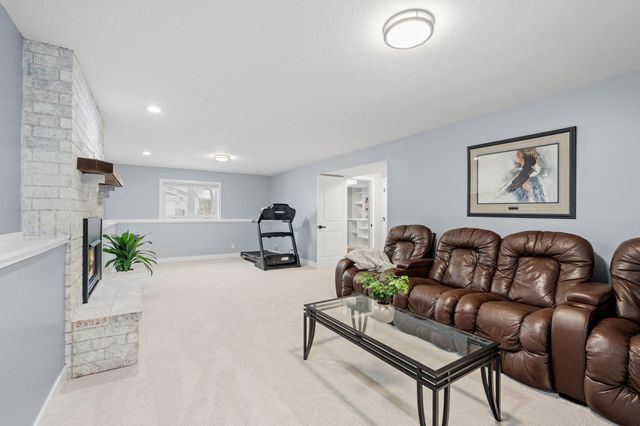 2129 Arkwright Street, Maplewood, MN 55117