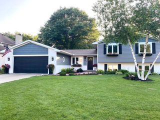2129 Arkwright Street, Maplewood, MN 55117