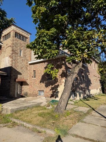 1718 S 6th Avenue, Maywood, IL 60153