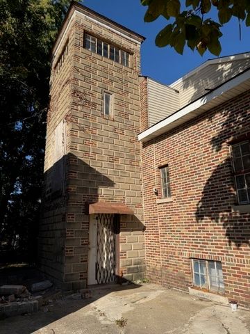 1718 S 6th Avenue, Maywood, IL 60153