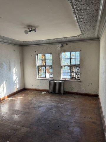 1718 S 6th Avenue, Maywood, IL 60153