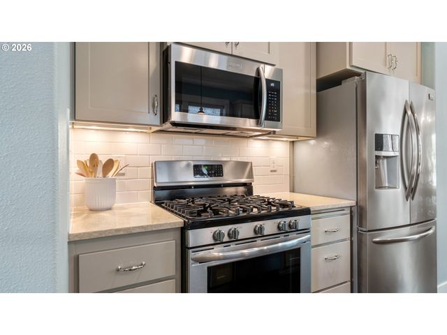 2572 DRAGON FLY Ct, Salem, OR 97306