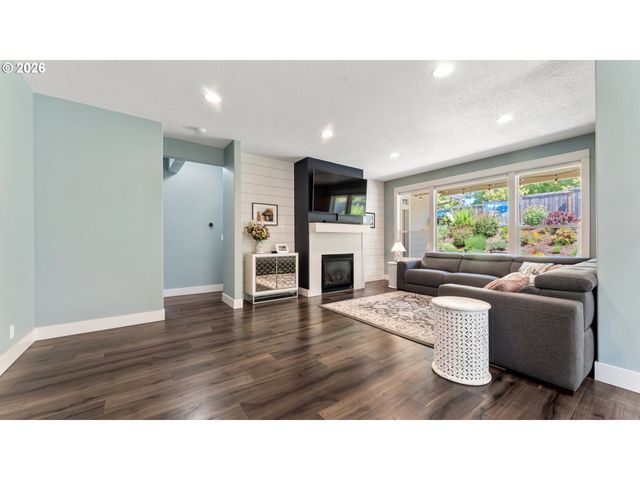 2572 DRAGON FLY Ct, Salem, OR 97306