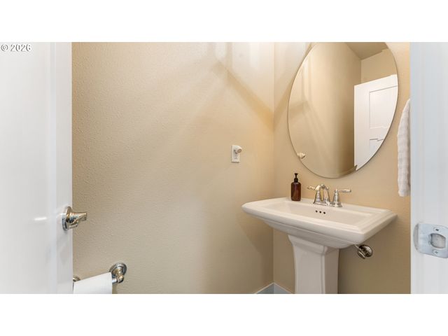 2572 DRAGON FLY Ct, Salem, OR 97306