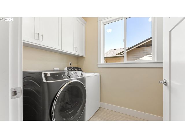 2572 DRAGON FLY Ct, Salem, OR 97306
