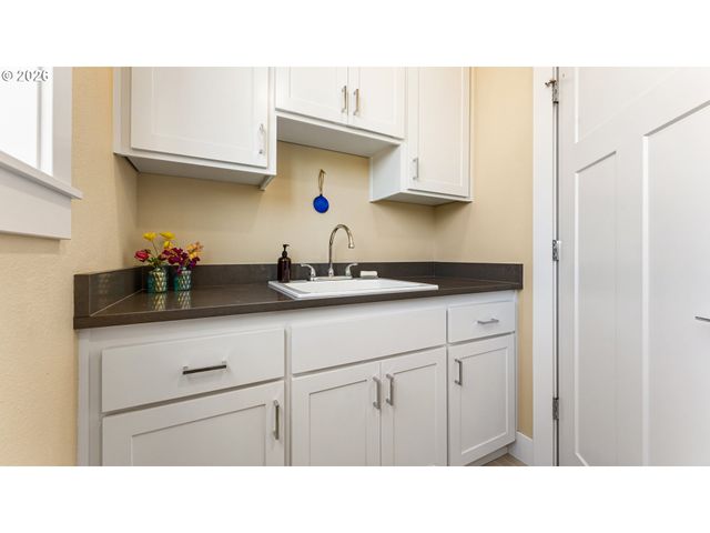 2572 DRAGON FLY Ct, Salem, OR 97306