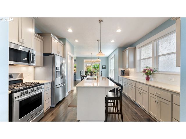 2572 DRAGON FLY Ct, Salem, OR 97306