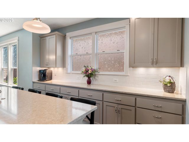 2572 DRAGON FLY Ct, Salem, OR 97306