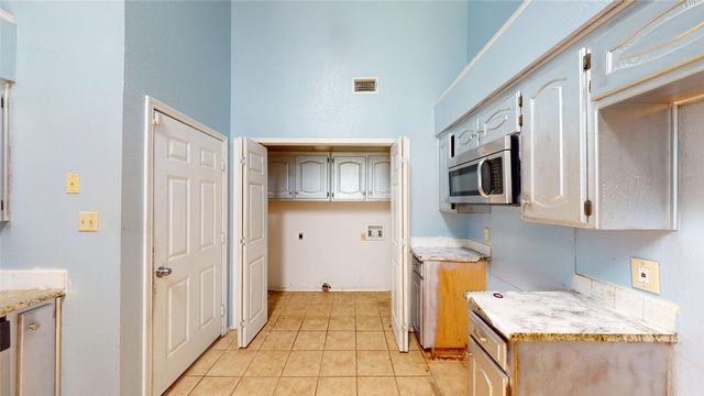817 Cornfield Drive, Arlington, TX 76017