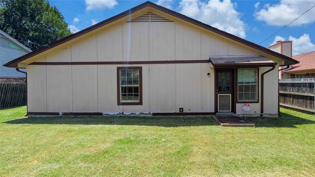 817 Cornfield Drive, Arlington, TX 76017