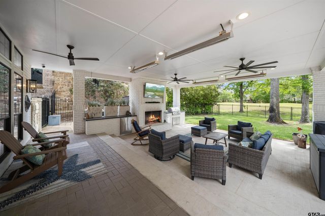 1710 Brandywine Dr, Tyler, TX 75703