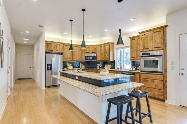 613 Canyon Rim DR, Dripping Springs, TX 78620