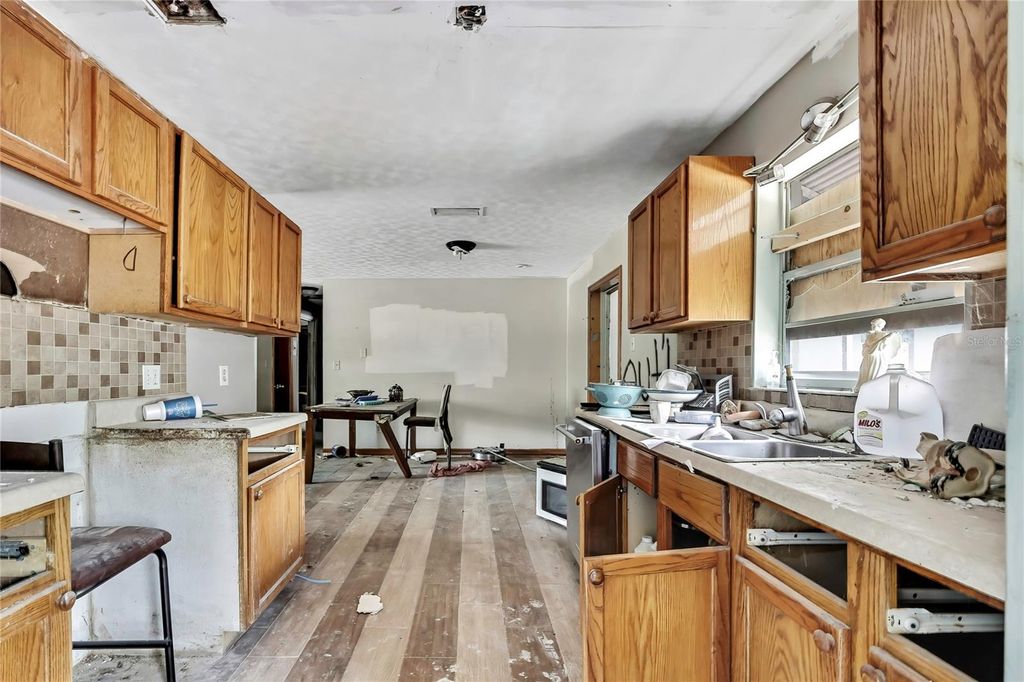 Image 14 of property listing at 12672 S OAKVIEW AVENUE, Floral City, FL 34436