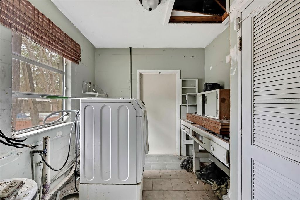 Image 15 of property listing at 12672 S OAKVIEW AVENUE, Floral City, FL 34436