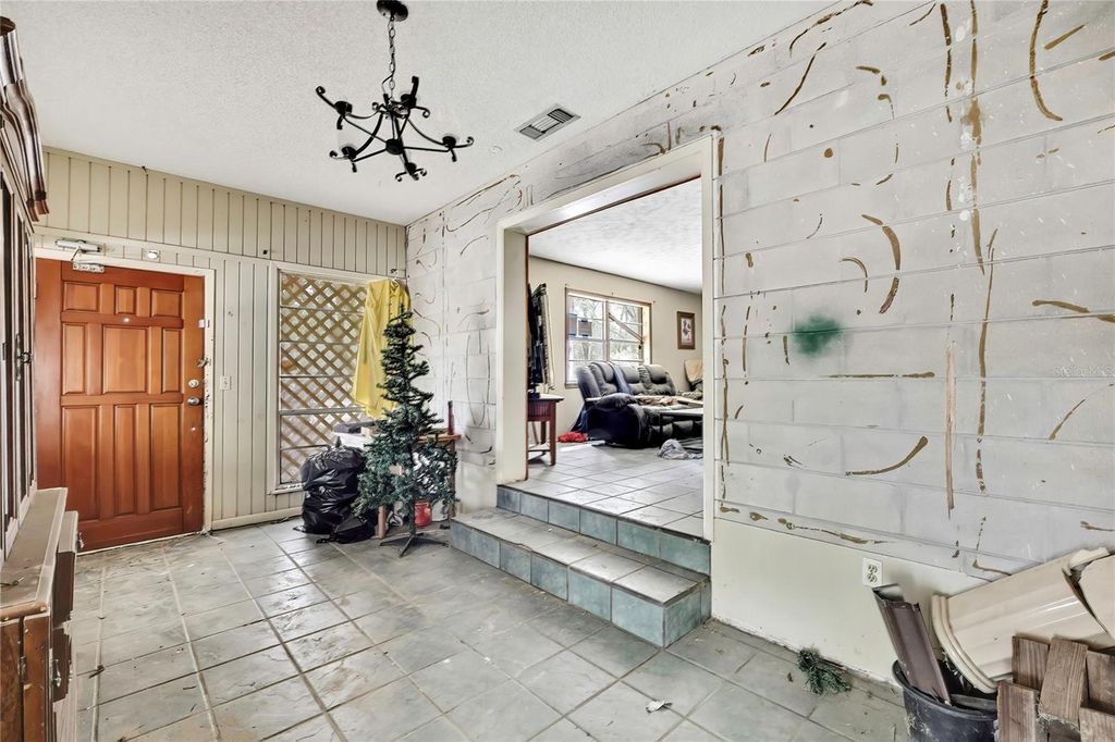 Image 5 of property listing at 12672 S OAKVIEW AVENUE, Floral City, FL 34436