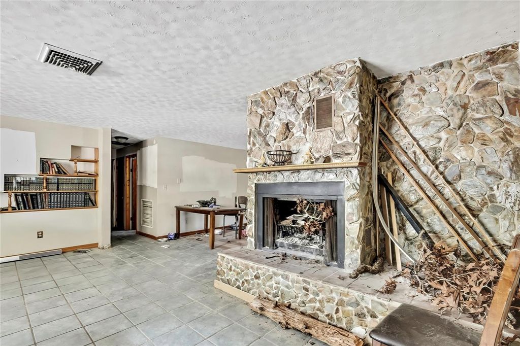 Image 7 of property listing at 12672 S OAKVIEW AVENUE, Floral City, FL 34436