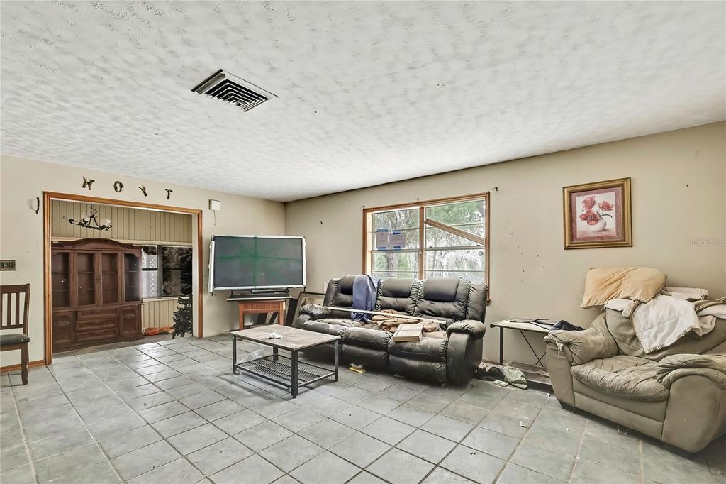 Image 8 of property listing at 12672 S OAKVIEW AVENUE, Floral City, FL 34436