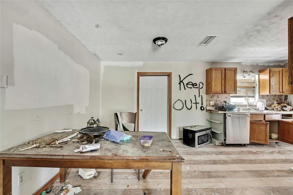 Image 10 of property listing at 12672 S OAKVIEW AVENUE, Floral City, FL 34436