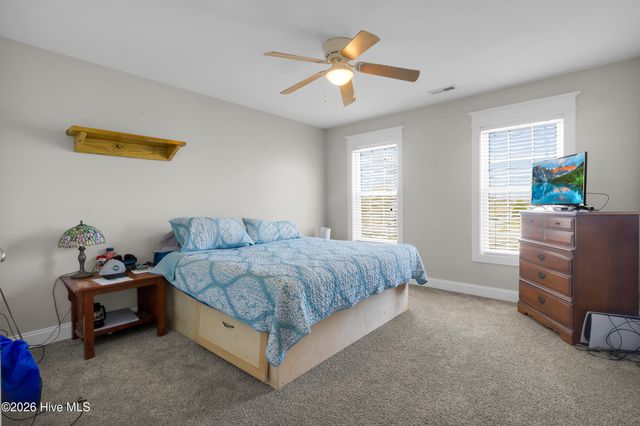 210 Dorovan Court, Hubert, NC 28539