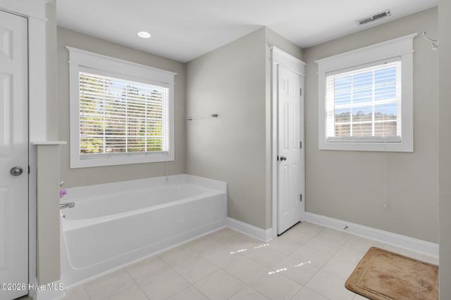 210 Dorovan Court, Hubert, NC 28539