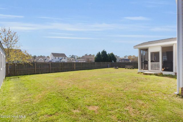 210 Dorovan Court, Hubert, NC 28539