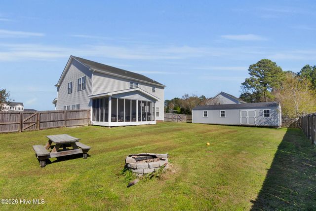 210 Dorovan Court, Hubert, NC 28539