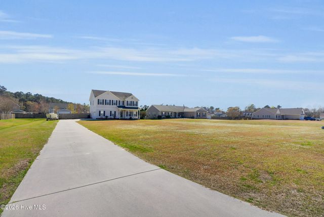 210 Dorovan Court, Hubert, NC 28539