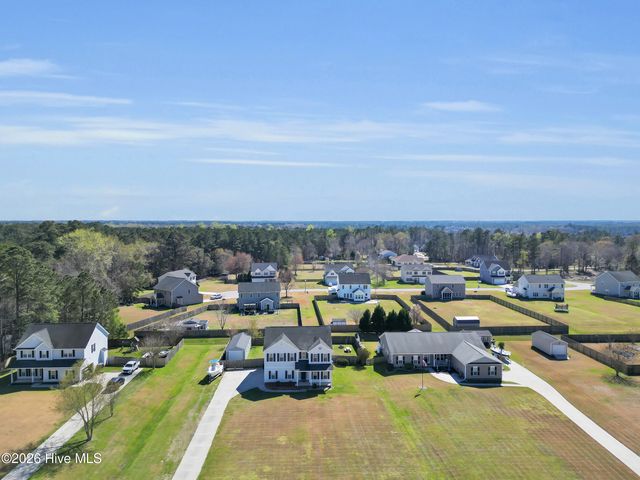 210 Dorovan Court, Hubert, NC 28539