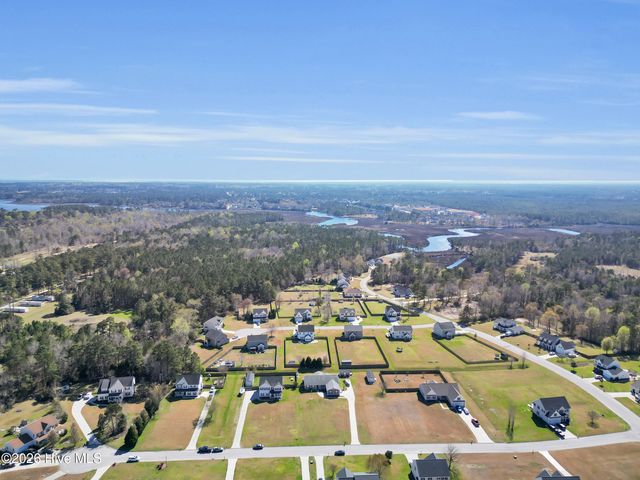 210 Dorovan Court, Hubert, NC 28539