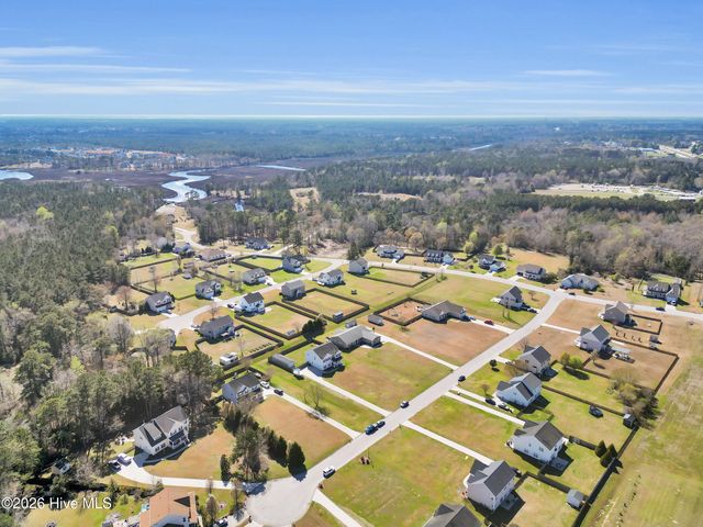 210 Dorovan Court, Hubert, NC 28539