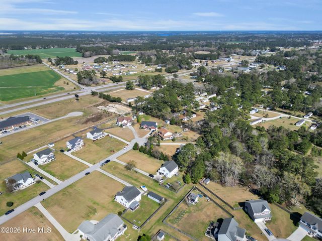 210 Dorovan Court, Hubert, NC 28539