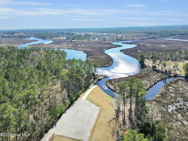 210 Dorovan Court, Hubert, NC 28539