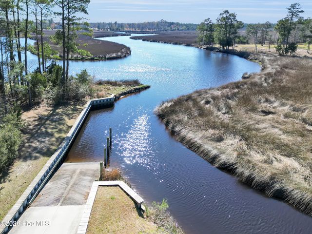 210 Dorovan Court, Hubert, NC 28539